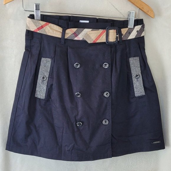 Burberry black and classic plaid short skirt. Waist 14’ and 16’ in length - Picture 1 of 8